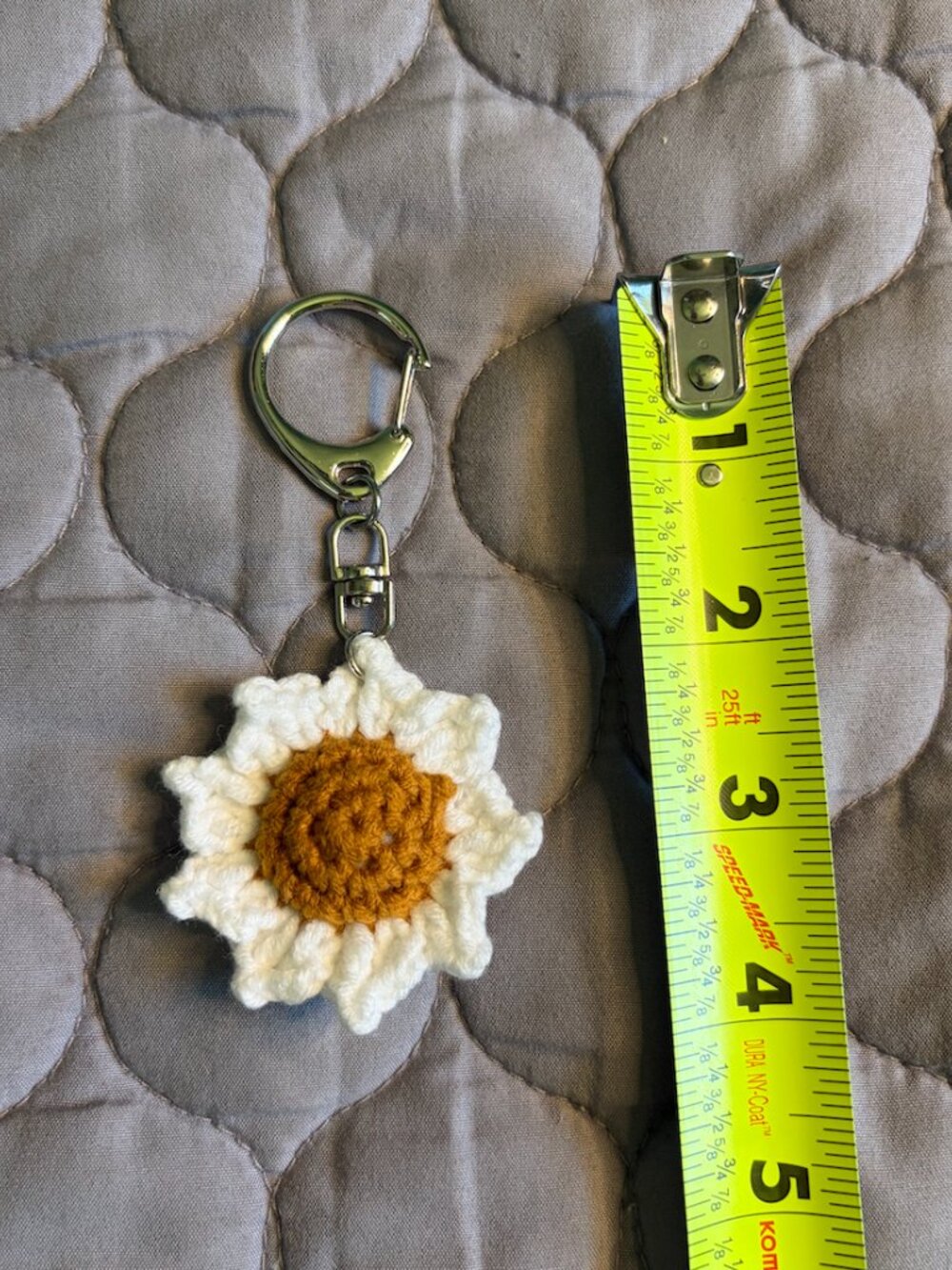 White Daisy Keychain - Picture 2 of 2